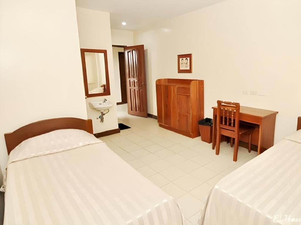El Haciendero Private Hotel Ілоіло Екстер'єр фото